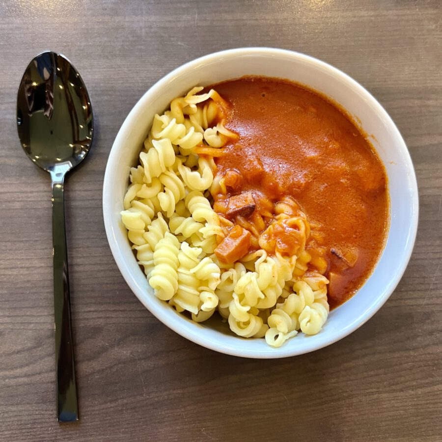 Nudeln mit Tomatensoße